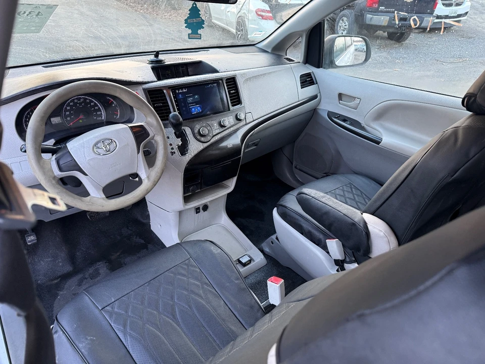 2014 Toyota Sienna 3rd Gen - Image 10 of 19
