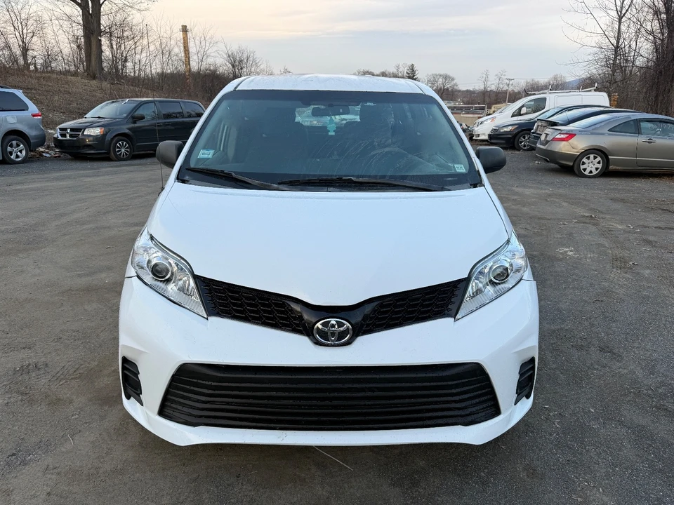 2014 Toyota Sienna 3rd Gen - Image 8 of 19