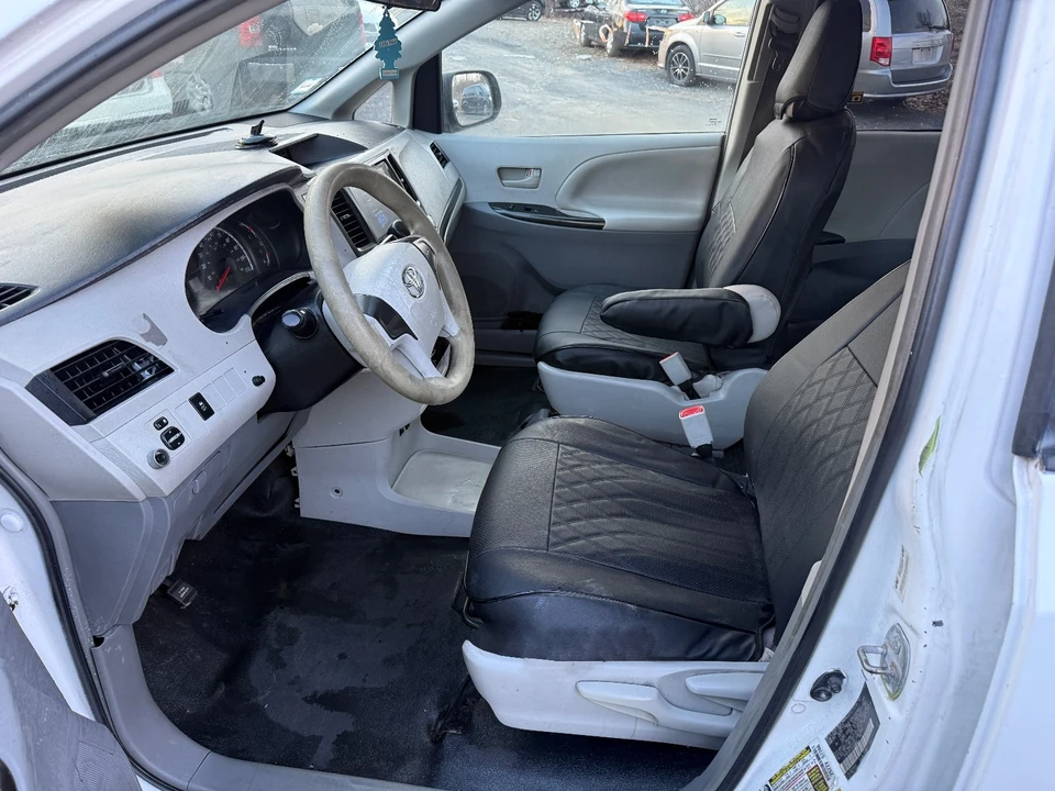 2014 Toyota Sienna 3rd Gen - Image 9 of 19