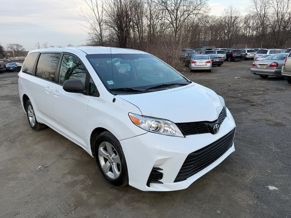 2014 Toyota Sienna 3rd Gen - Image 7 of 19