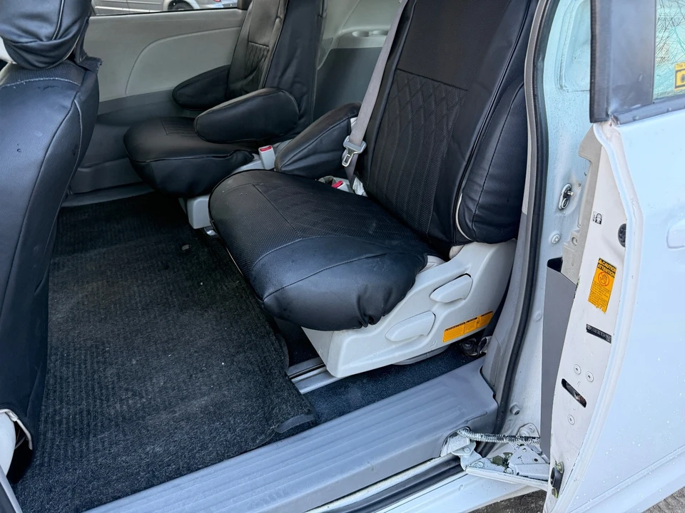 2014 Toyota Sienna 3rd Gen - Image 16 of 19