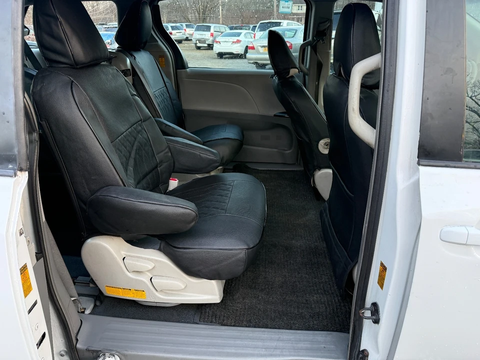 2014 Toyota Sienna 3rd Gen - Image 17 of 19
