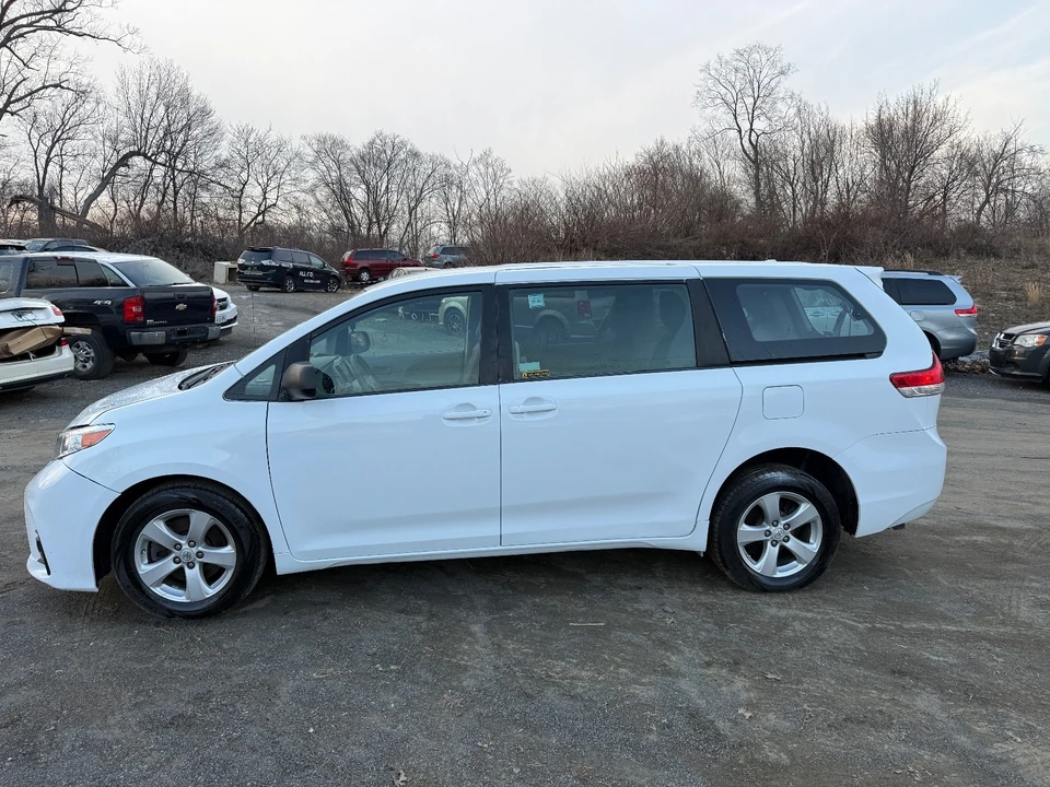2014 Toyota Sienna 3rd Gen - Image 3 of 19