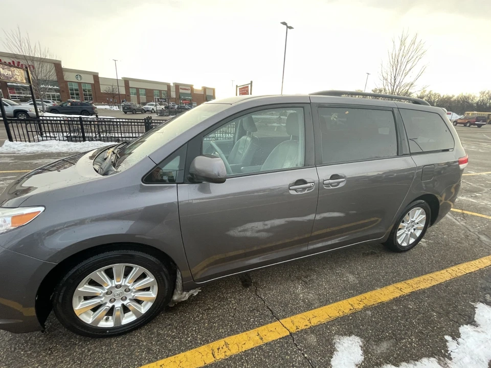 2014 Toyota Sienna 2nd Gen - Image 11 of 18