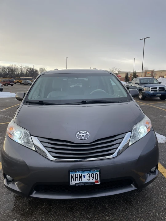 2014 Toyota Sienna 2nd Gen - Image 10 of 18