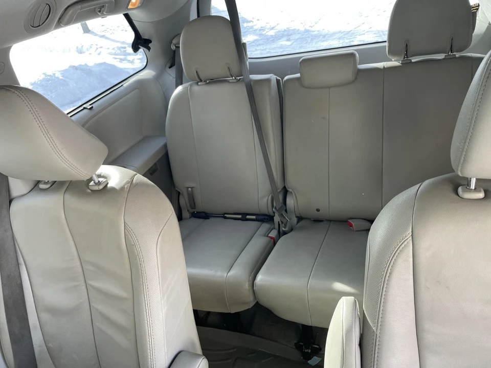 2014 Toyota Sienna 2nd Gen - Image 9 of 18