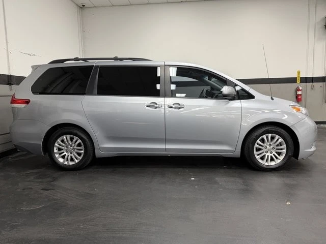 2014 Toyota Sienna 3rd Gen - Image 5 of 12