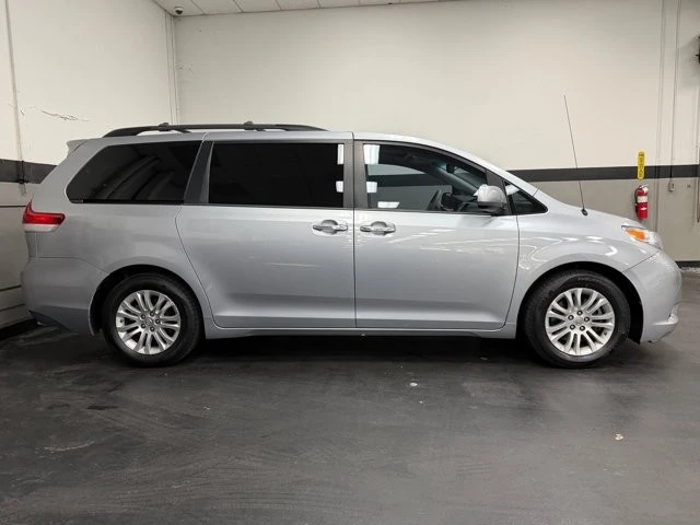 2014 Toyota Sienna 2nd Gen - Image 5 of 12