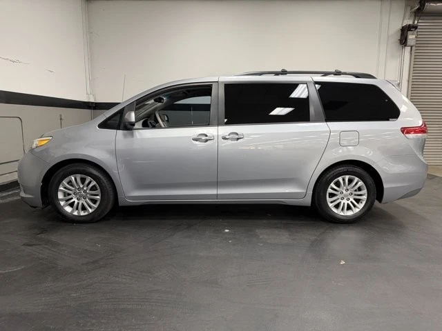 2014 Toyota Sienna 3rd Gen - Image 9 of 12
