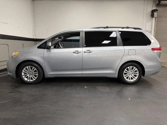 2014 Toyota Sienna 2nd Gen - Image 9 of 12