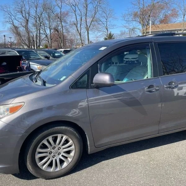 2014 Toyota Sienna 3rd Gen - Image 2 of 12