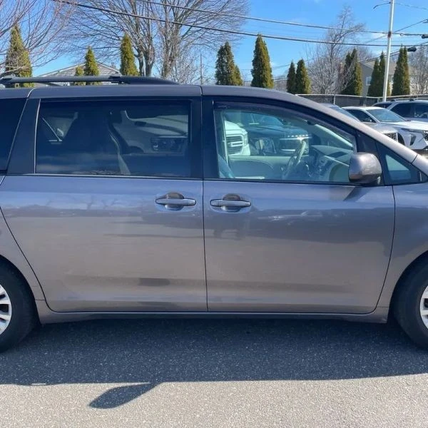 2014 Toyota Sienna 3rd Gen - Image 11 of 12