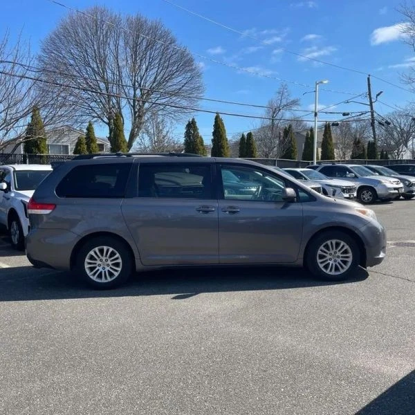 2014 Toyota Sienna 3rd Gen - Image 10 of 12