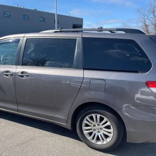 2014 Toyota Sienna 3rd Gen - Image 6 of 12