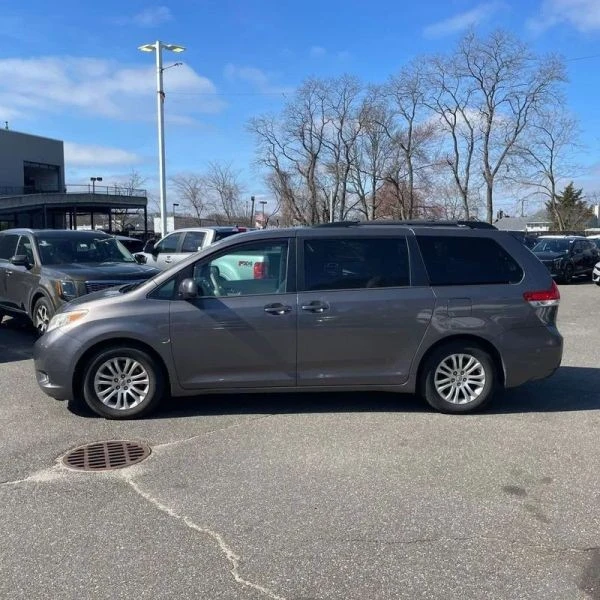 2014 Toyota Sienna 3rd Gen - Image 3 of 12
