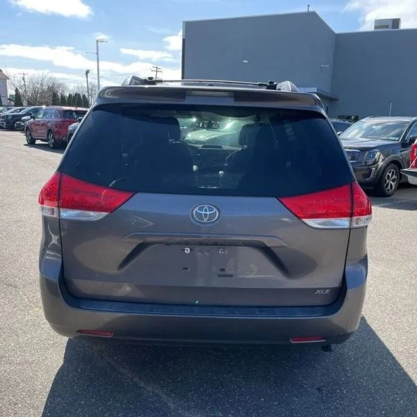 2014 Toyota Sienna 3rd Gen - Image 7 of 12