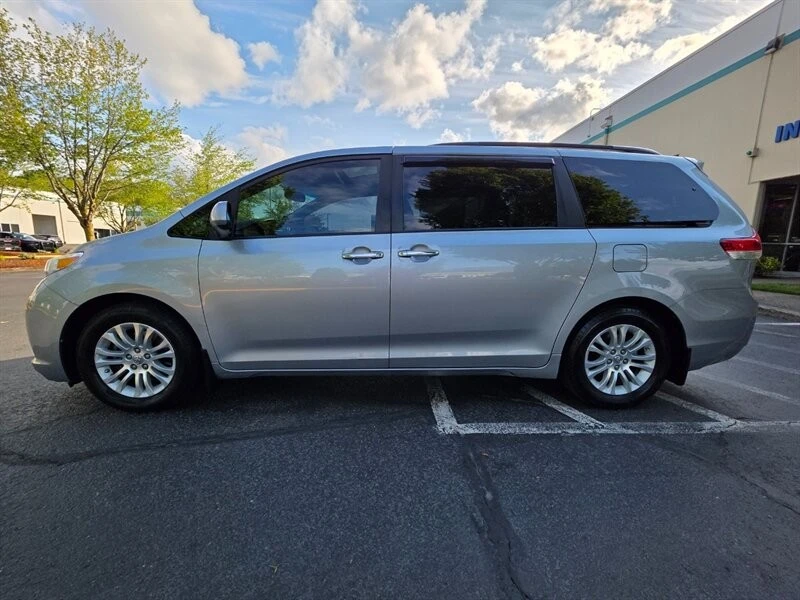 2014 Toyota Sienna 3rd Gen - Image 3 of 21