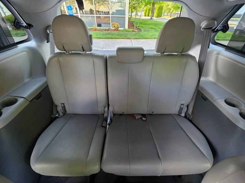 2014 Toyota Sienna 3rd Gen - Image 17 of 21