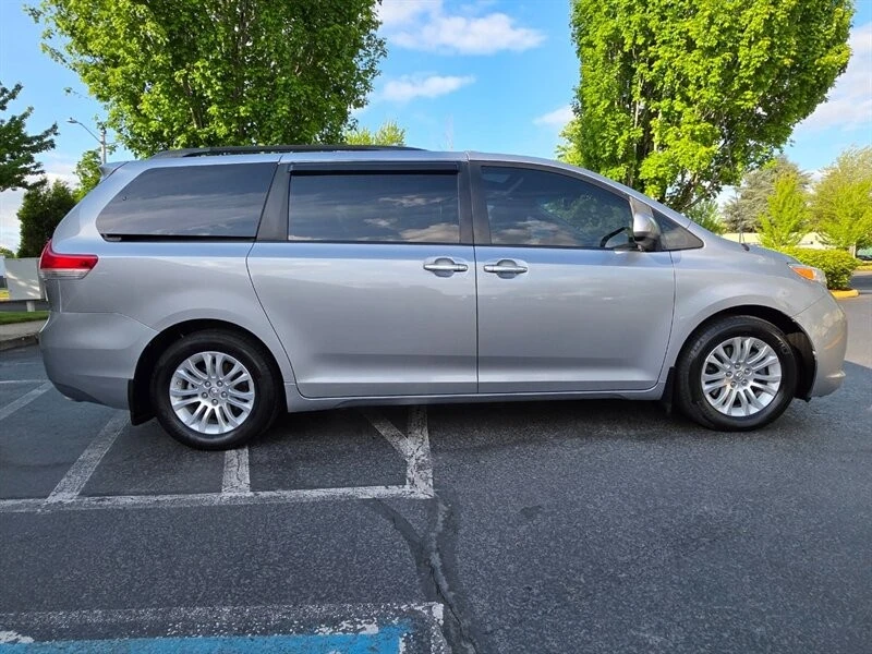 2014 Toyota Sienna 3rd Gen - Image 4 of 21