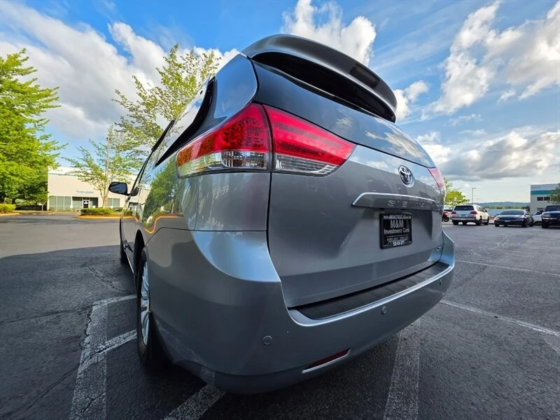 2014 Toyota Sienna 3rd Gen - Image 11 of 21