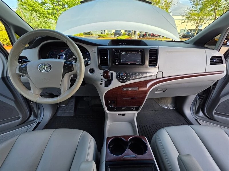 2014 Toyota Sienna 3rd Gen - Image 19 of 21