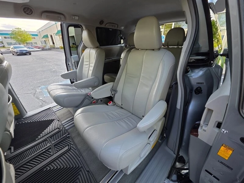 2014 Toyota Sienna 3rd Gen - Image 15 of 21