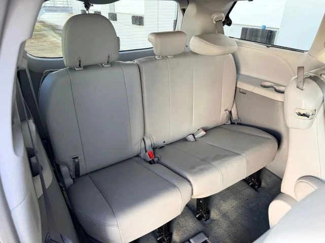 2014 Toyota Sienna 2nd Gen - Image 16 of 21