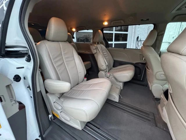 2014 Toyota Sienna 3rd Gen - Image 14 of 21