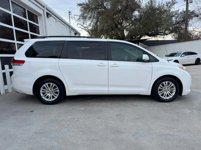 2014 Toyota Sienna 3rd Gen - Image 17 of 21