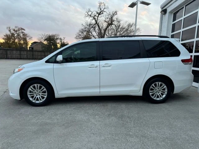 2014 Toyota Sienna 3rd Gen - Image 19 of 21