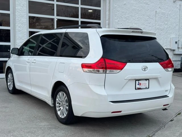 2014 Toyota Sienna 3rd Gen - Image 15 of 21