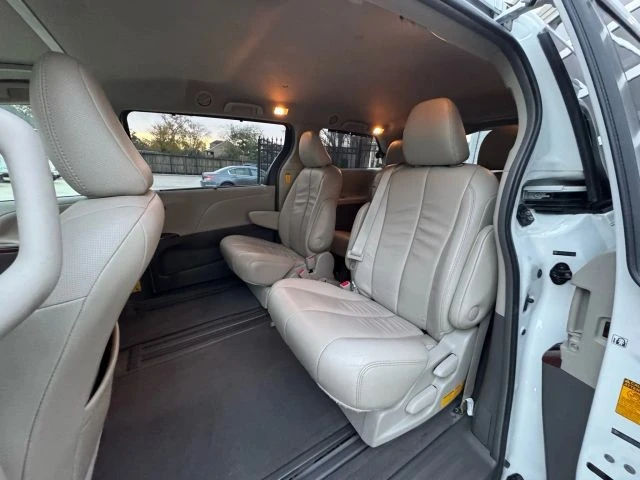 2014 Toyota Sienna 3rd Gen - Image 16 of 21