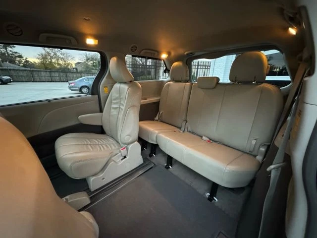 2014 Toyota Sienna 3rd Gen - Image 20 of 21