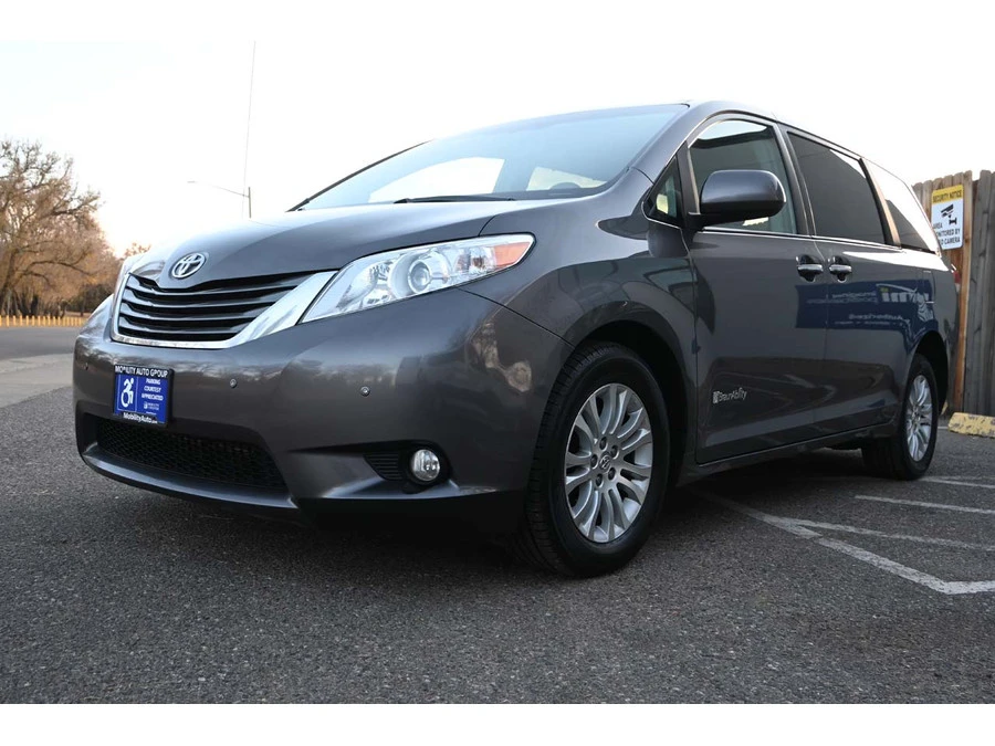 2014 Toyota Sienna 3rd Gen - Image 10 of 12