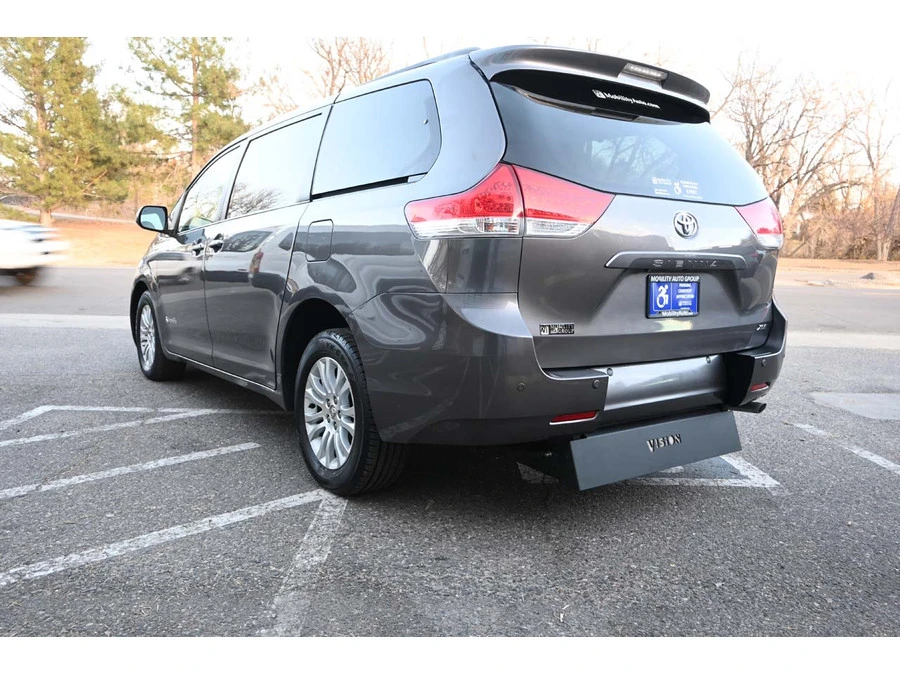 2014 Toyota Sienna 3rd Gen - Image 8 of 12
