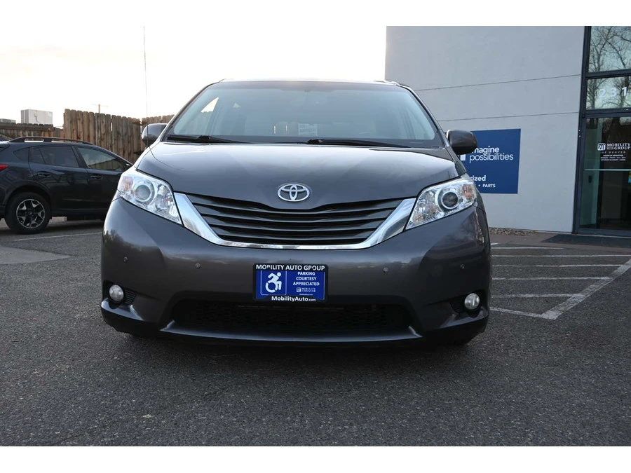 2014 Toyota Sienna 3rd Gen - Image 4 of 12