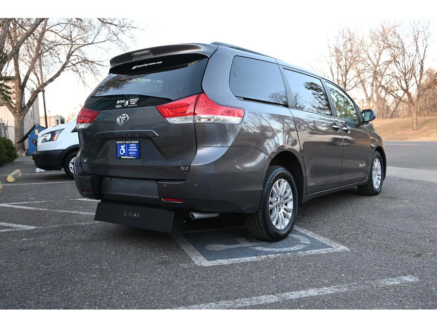 2014 Toyota Sienna 3rd Gen - Image 6 of 12