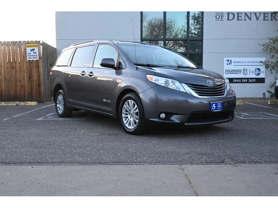 2014 Toyota Sienna 3rd Gen - Image 3 of 12