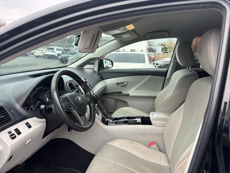 2014 Toyota Venza - Image 9 of 11