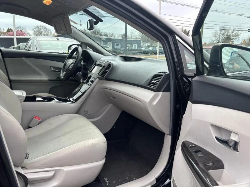 2014 Toyota Venza - Image 6 of 11