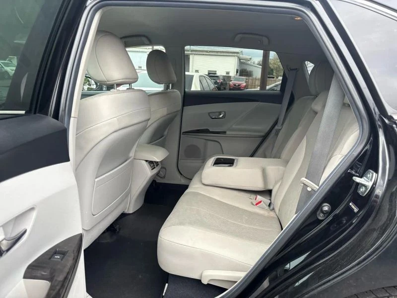 2014 Toyota Venza - Image 8 of 11