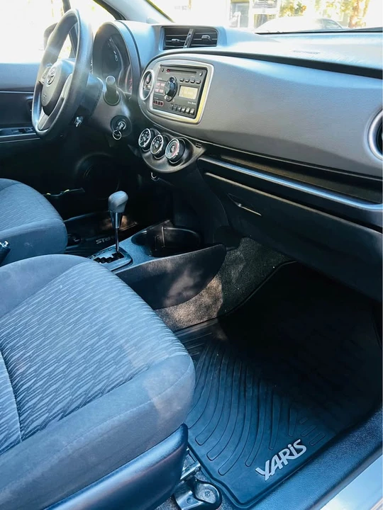 2014 Toyota Yaris - Image 9 of 15