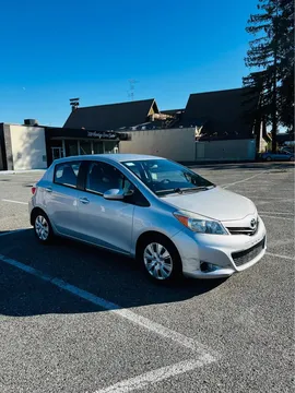 2014 Toyota Yaris Hatchback XLE Sedan 4D