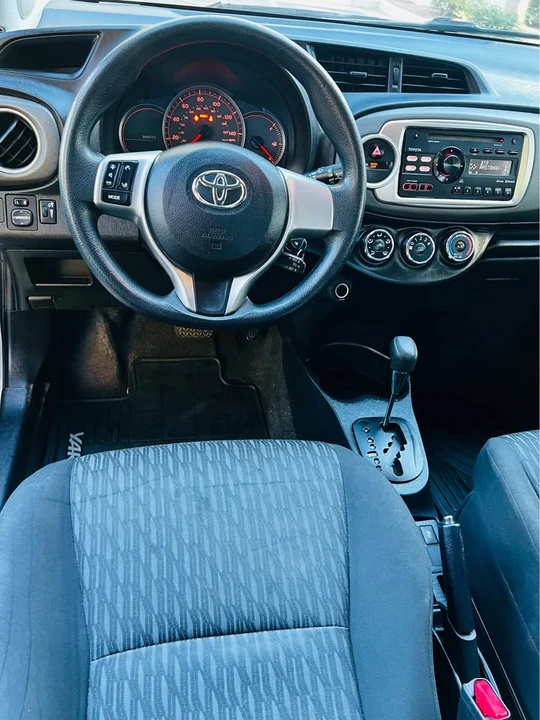 2014 Toyota Yaris - Image 8 of 15