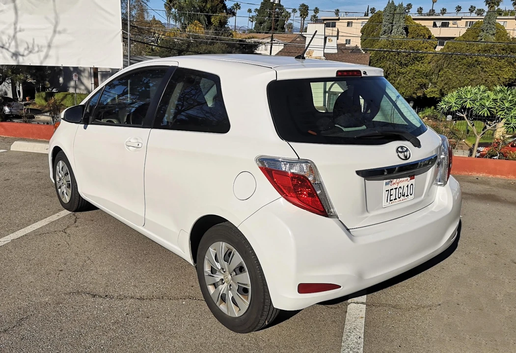 2014 Toyota Yaris - Image 9 of 21