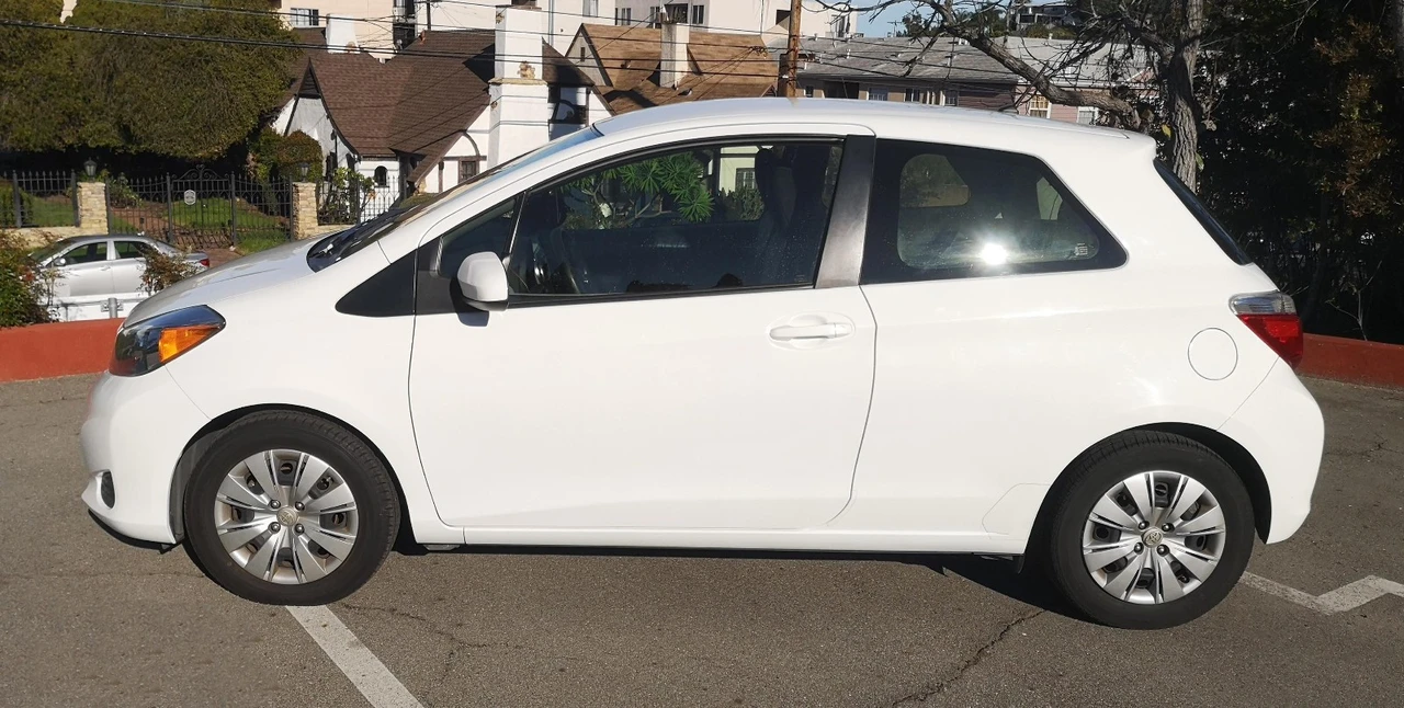 2014 Toyota Yaris - Image 7 of 21