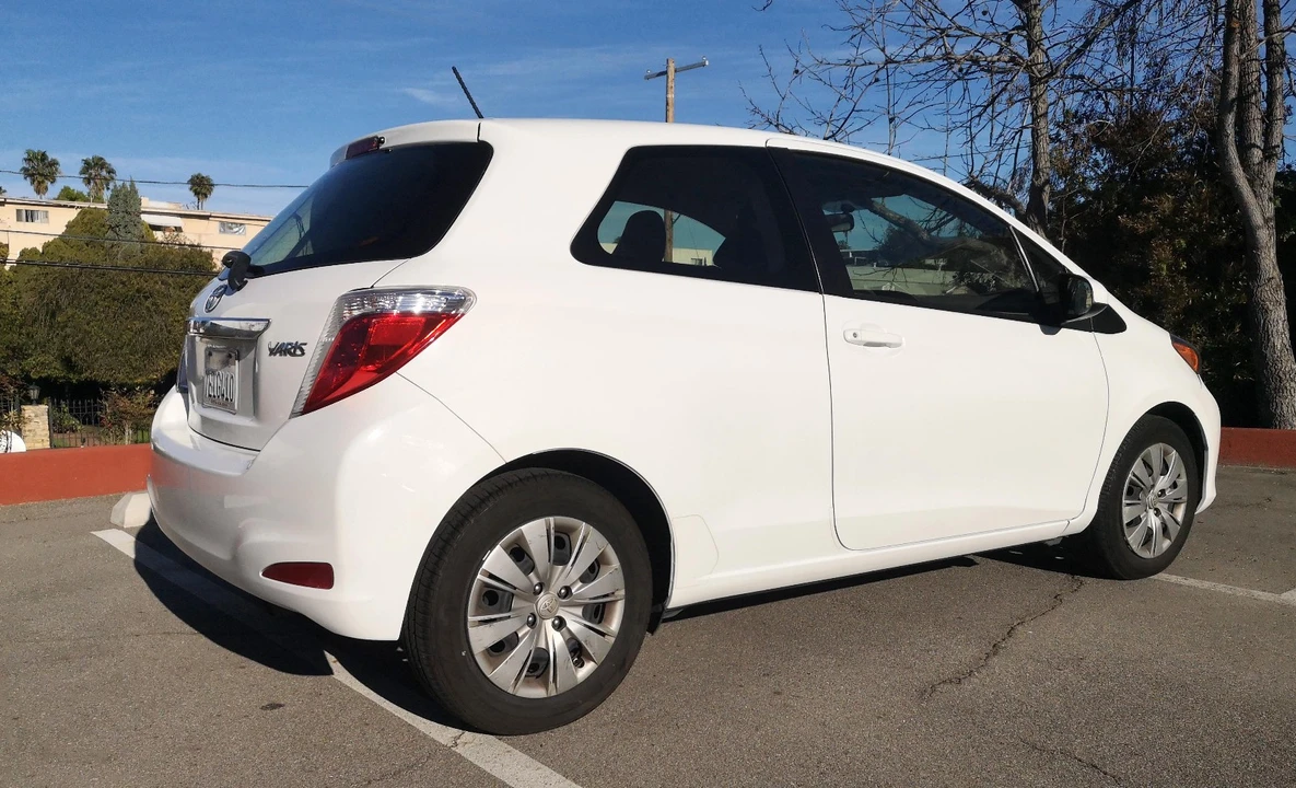 2014 Toyota Yaris - Image 16 of 21