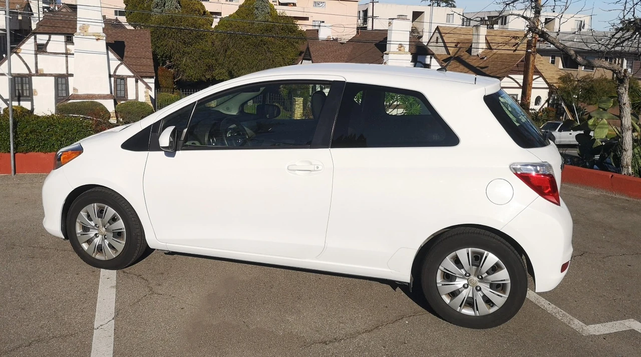 2014 Toyota Yaris - Image 6 of 21