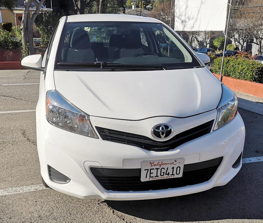 2014 Toyota Yaris - Image 13 of 21
