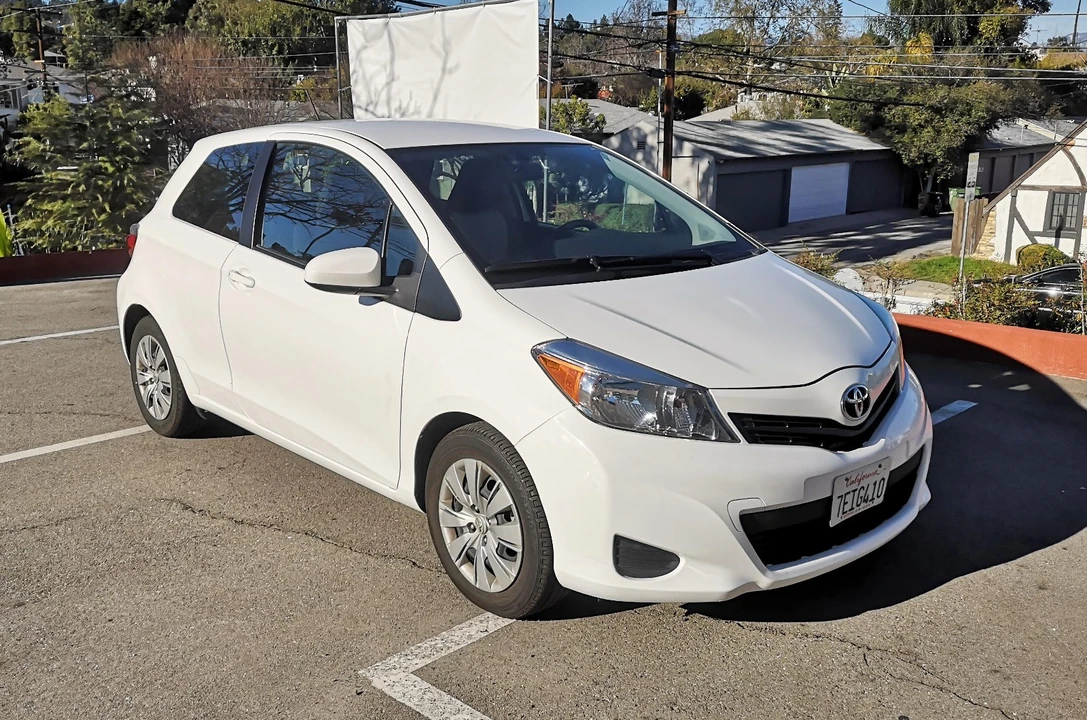 2014 Toyota Yaris - Image 12 of 21